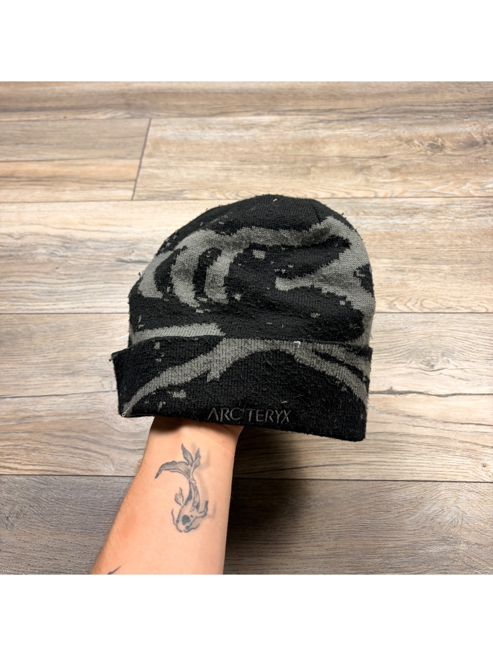 Arc'teryx Black and Gray Patterned Knit Beanie Hat